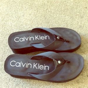 Black flip flops.